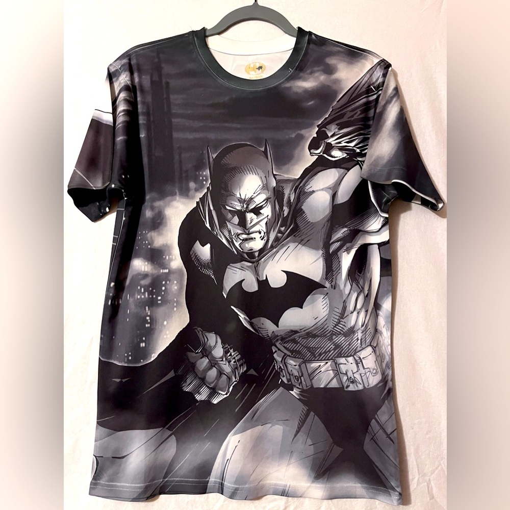 Batman Comics Gray and Black Tee 🦇☑️